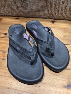 Flojos Black Flip Flop Sandals with Subtle Purple Accents Womens 9